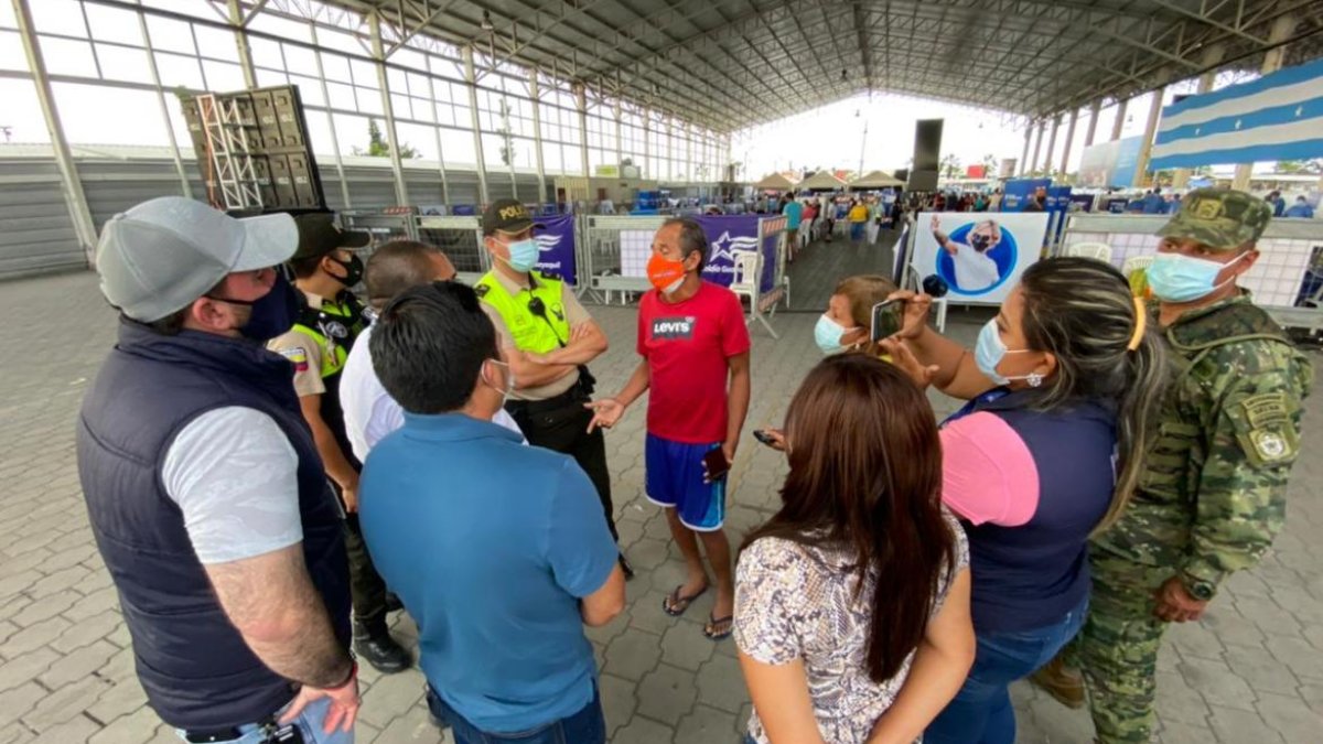 Jorge Wated publicó una gráfica del momento en el que se vacunó al ciudadano.