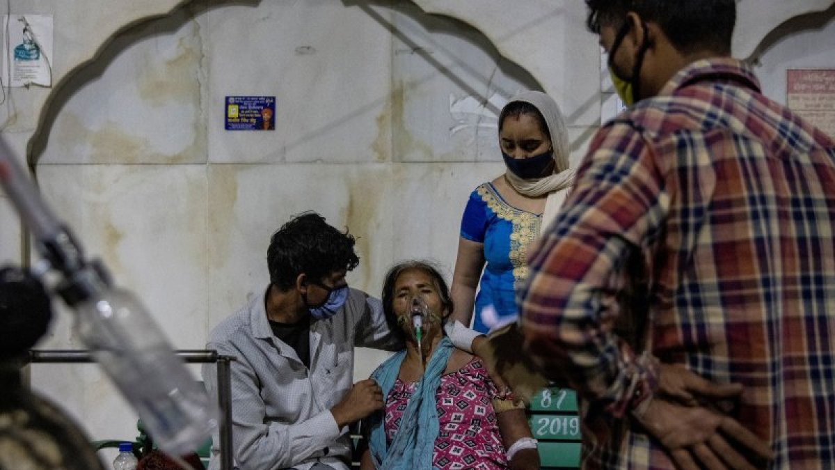 Las autoridades indias se habían fijado el objetivo de vacunar completamente, con las dos dosis necesarias, a cerca de 300 millones de personas para finales de julio.