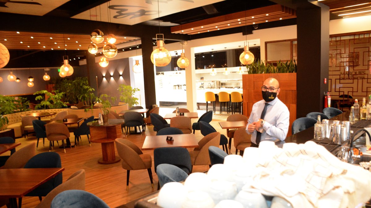 Restaurantes en la Capital en su mayoria lucen vacios o con muy pocos clientes.

 Quito 27 de Abril de 2021 Agencia(ag-extra ag-expreso-ag-quito) Gustavo Guaman