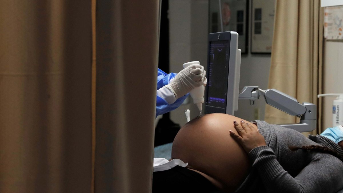 El fuerte aumento de las muertes de mujeres embarazadas por covid-19 preocupa a las autoridades brasileñas.