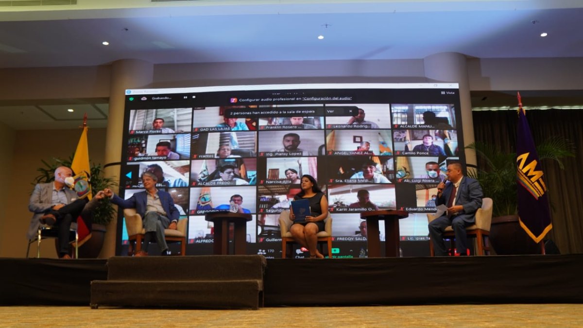 El presidente electo se reunió con parte de los alcaldes del país para escuchar sus demandas.