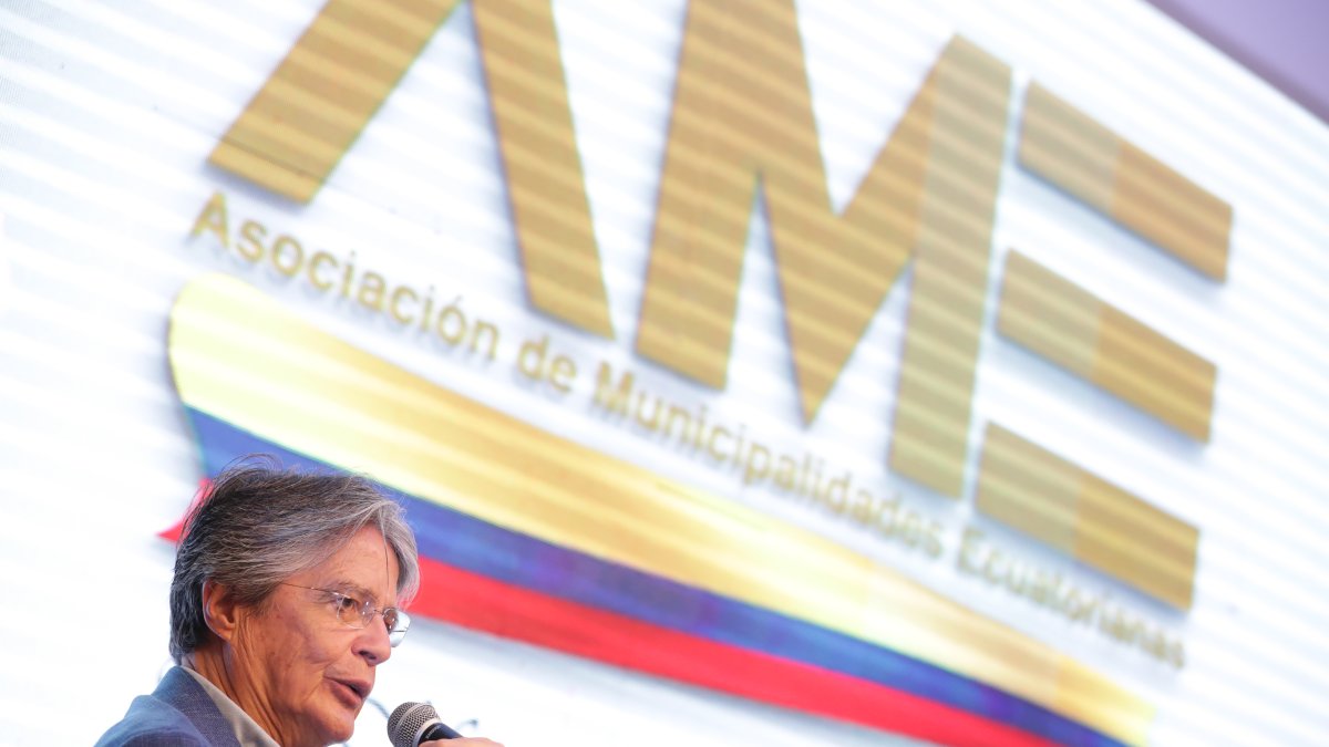 El presidente electo participó hoy en una reunión con los alcaldes del país.