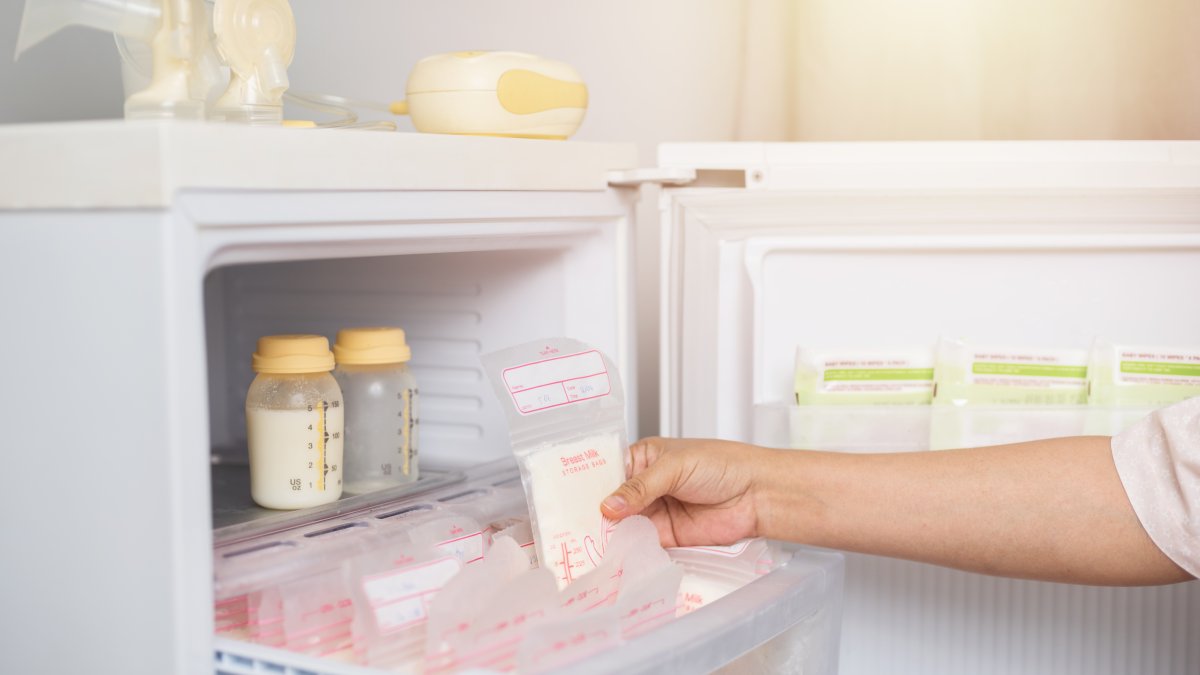 La leche materna puede conservarse hasta un año con los cuidados necesarios.