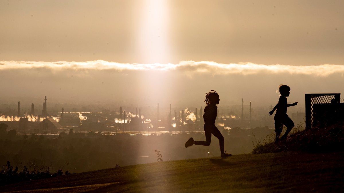 Investigaciones anteriores han identificado un vínculo entre la contaminación del aire y el riesgo de trastornos mentales específicos, incluyendo la depresión y la ansiedad.