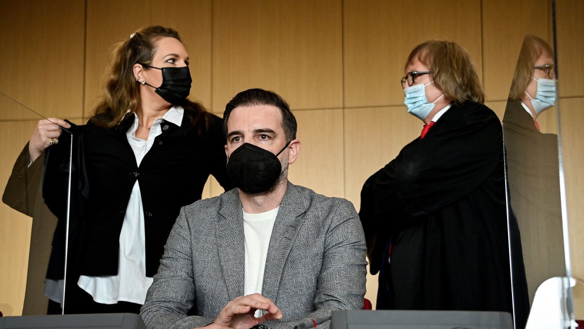 Christoph Metzelder (c), exjugador del Real Madrid, durante su juzgamiento por posesión de pornografía infantil