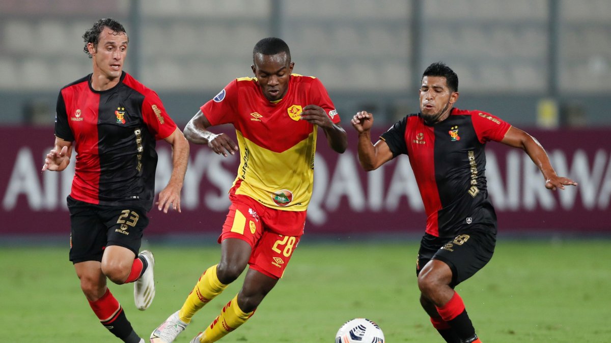 Aucas generó en Perú, pero su delantera no tuvo la puntería necesaria