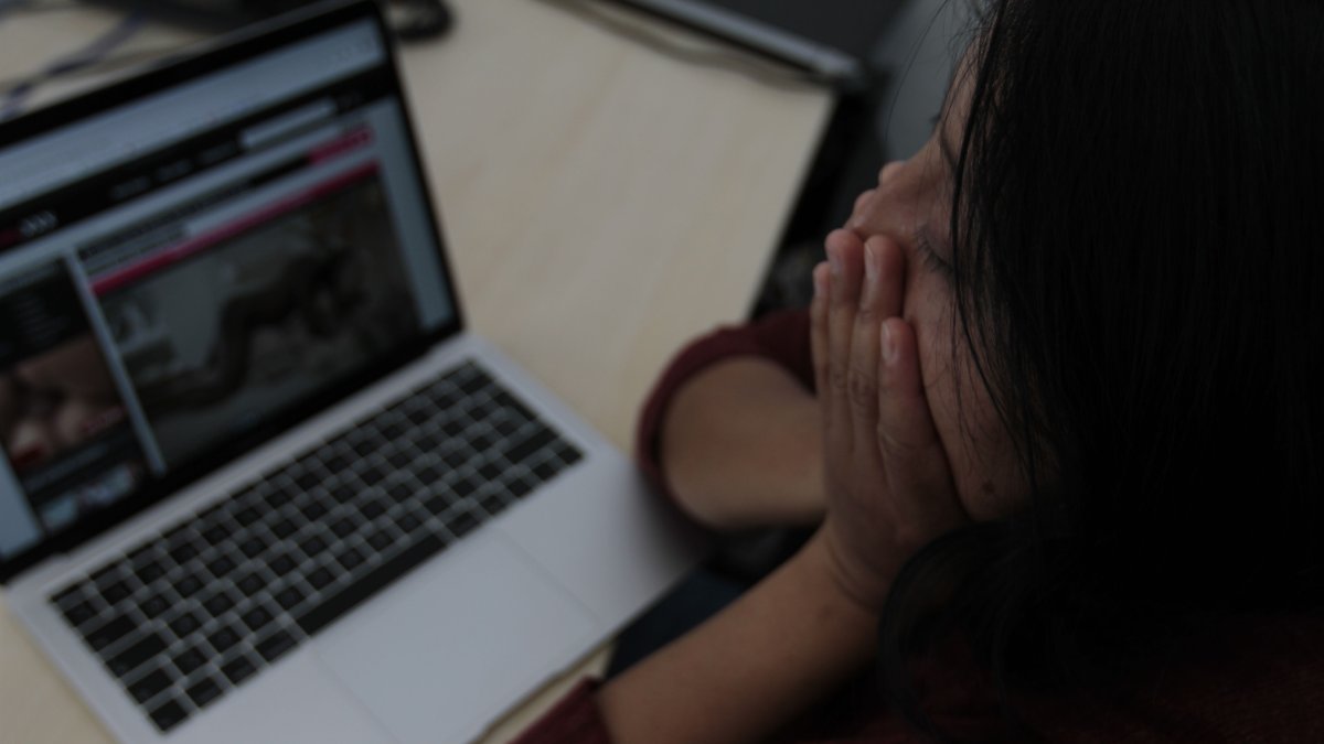 El acoso digital puede ser castigado hasta con seis años  de prisión.