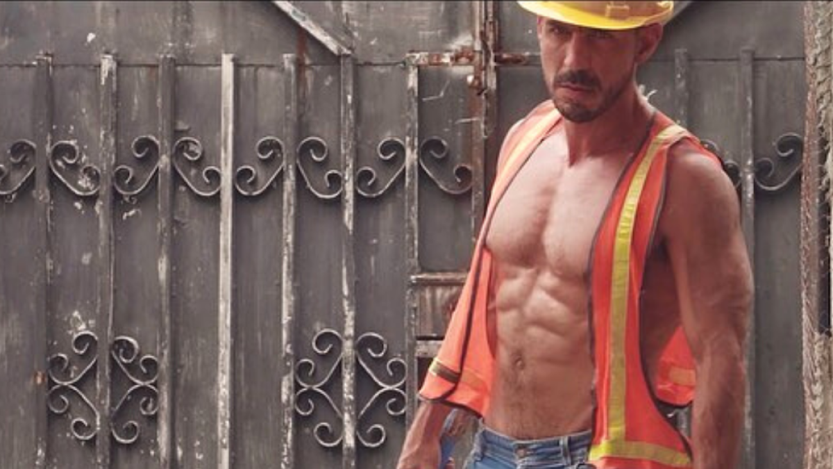 Fabo Doja en uno de los sketches del podcast Animales