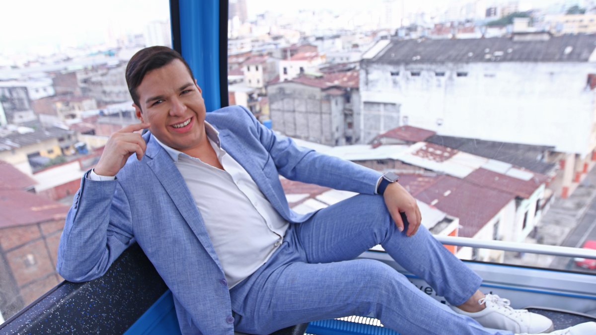 Sus nombres completos son Miguel Ángel. Así se llama su padre.