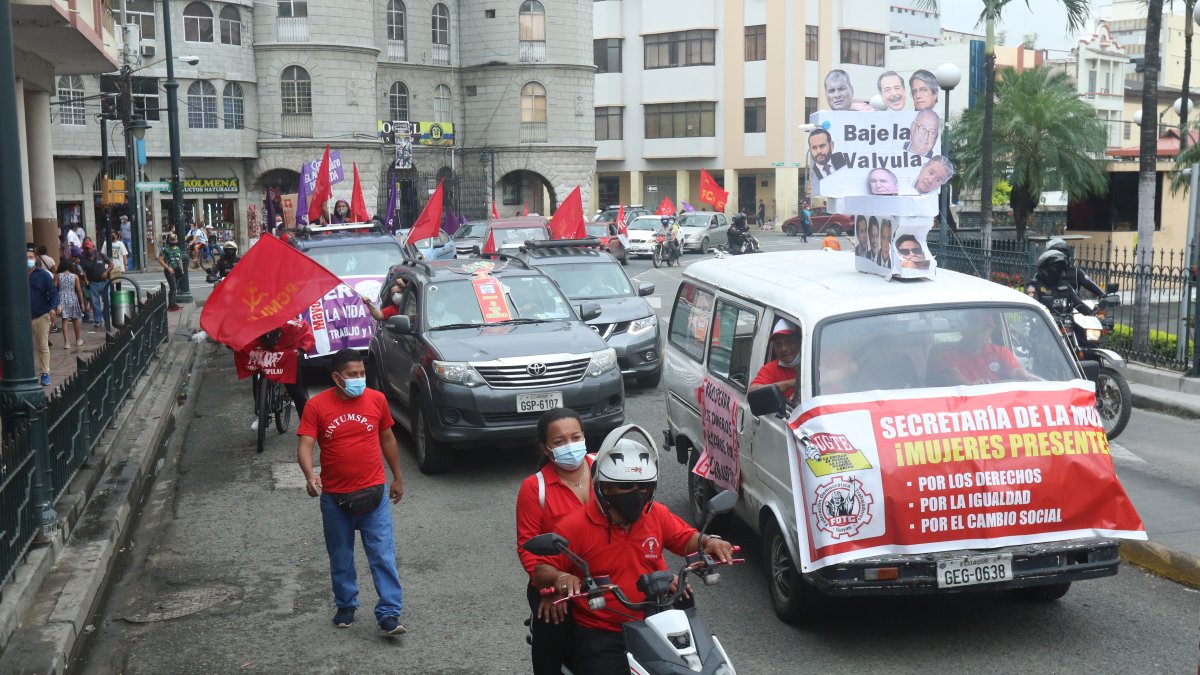 La marcha motorizada en Guayaquil avanzó hasta la Caja del Seguro.