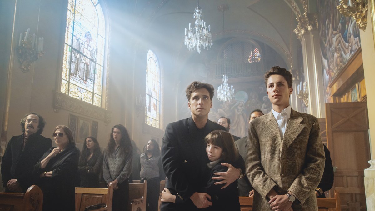 El trabajo de Gabriel consitió en arreglar imperfecciones y modificar elementos de las fotos originales de la serie.