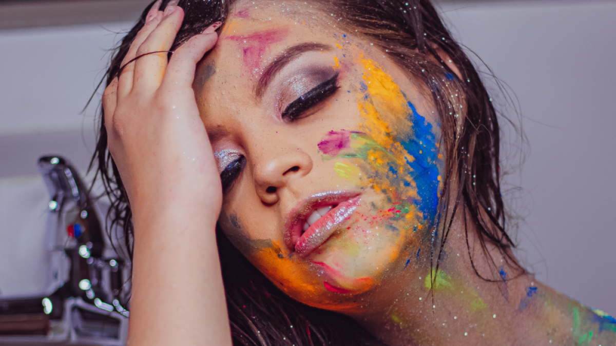 Michelle tiene 23 años.