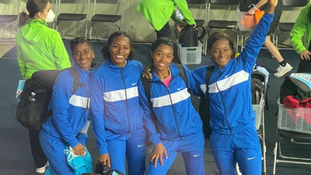 Anahí Suárez, Ángela Tenorio, Virginia Villalba y Marizol Landázuri celebran emocionadas el paso a la final.