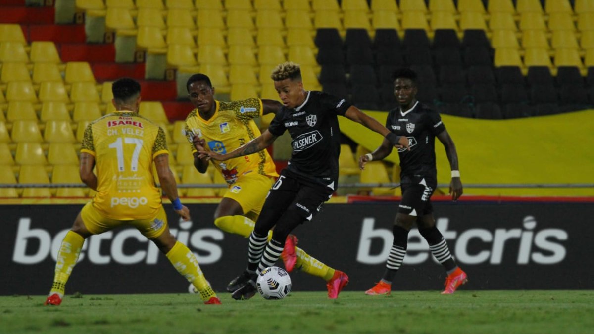 Barcelona vs Delfin en la fecha 10 del campeonato.