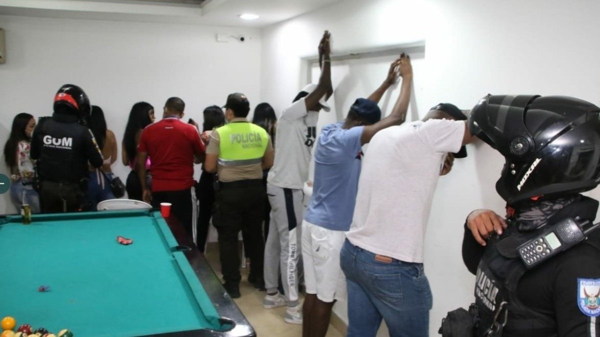 La Policía irrumpió en un domicilio donde se encontraban varias personas consumiendo bebidas alcohólicas en horarios no permitidos, en Urdenor.