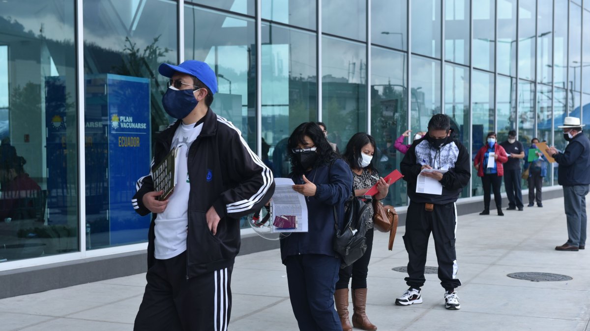 Quito. Este fin de semana se realizó la vacunación a docentes.