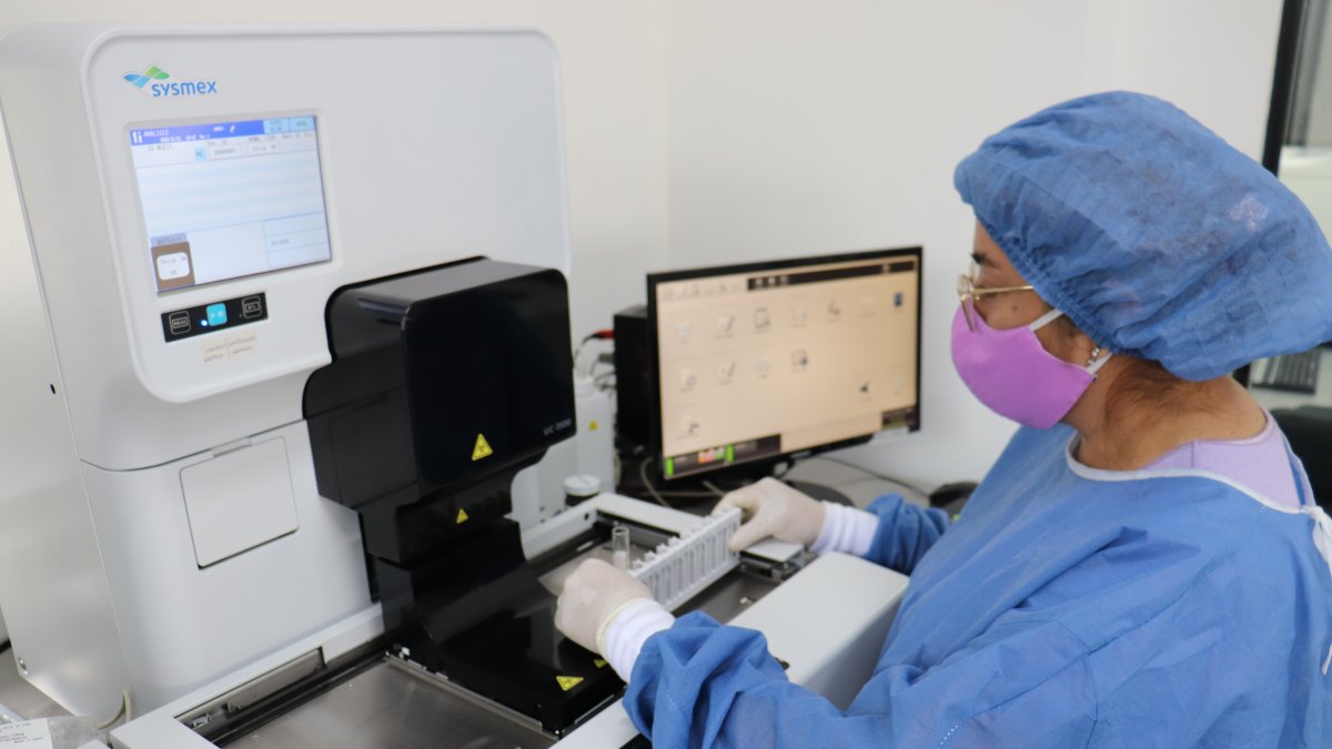 Desde el año pasado en la UEES hacen vigilancia genómica del virus que causa la COVID-19.