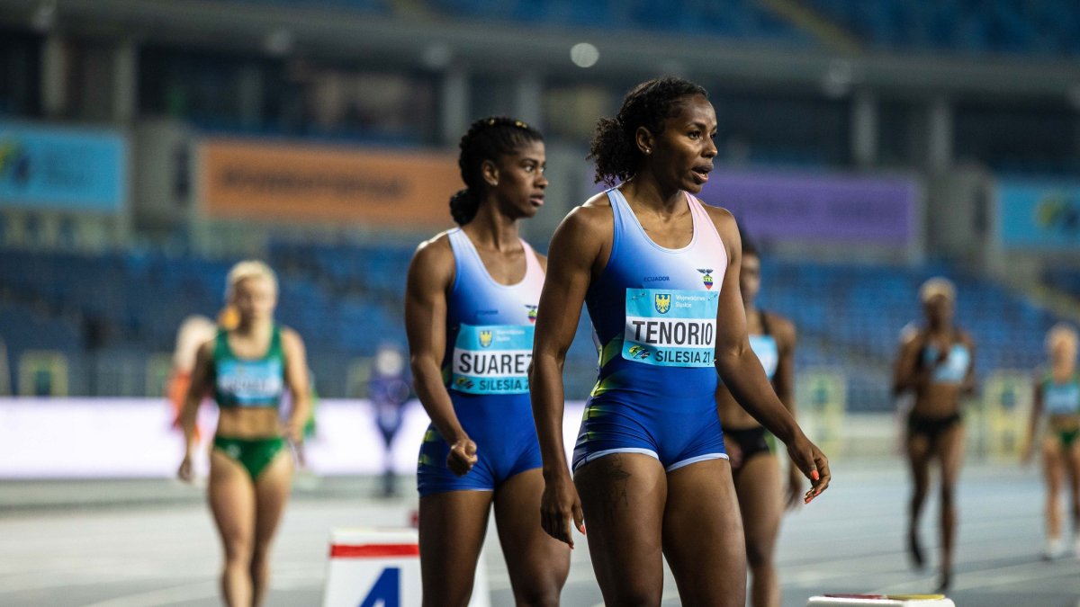 Anahí Suárez (i) y Ángela tenorio integraron el equipo ganador.