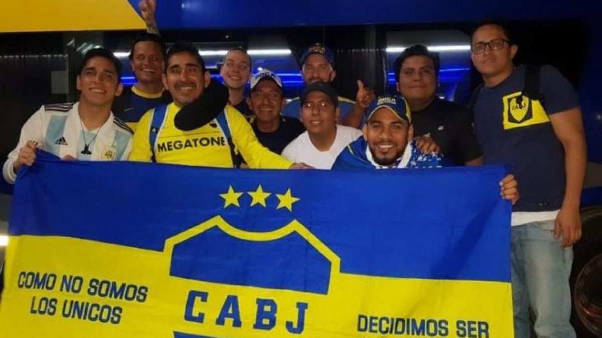 Algunos de los integrantes de la agrupación, previo al partido ante Liga de Quito en 2019.