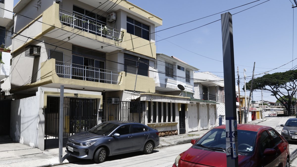 Escenario. En el vecindario se han instalado estructuras. En una de ellas se evidenció el sello de clausura.