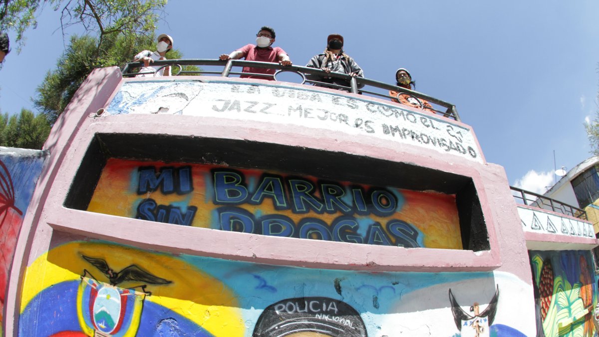 Jóvenes, de la mano de la Policía, realizaron la intervención del sector