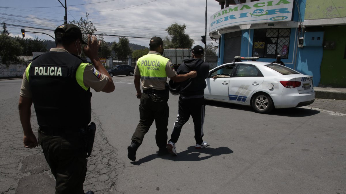 Referencial. En los operativos registrados durante la segunda semana del toque de queda no se registraron actos de ataque y resistencia.
