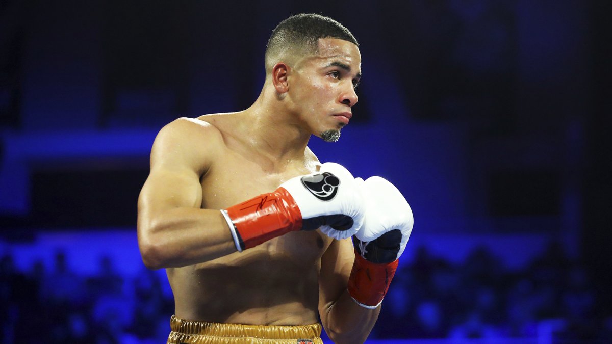 El boxeador de 27 años pelea profesionalmente en la categoría peso ligero. A nivel Amateur representó a Puerto Rico en los Juegos Olímpicos de Londres 2012.