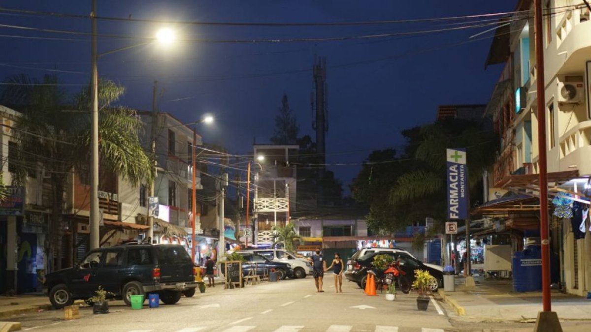 Las calles y playas del balneario tienen mejor iluminación artificial.