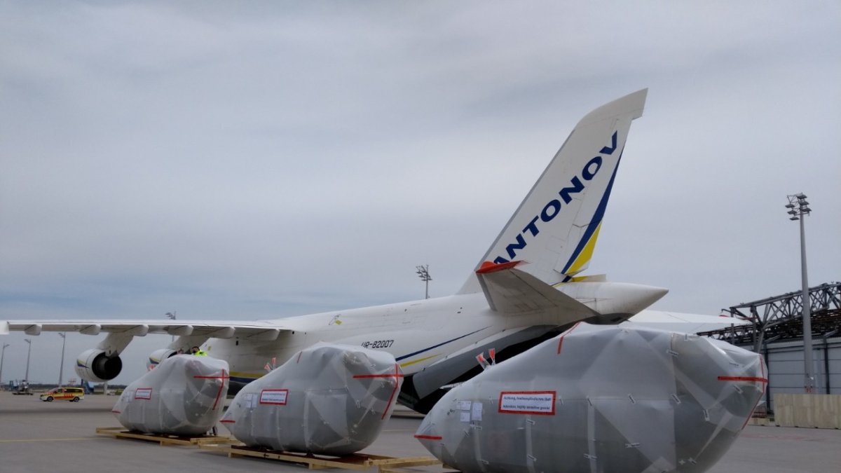 Viaje. Fueron traídos al país tres nuevos helicópteros para misiones de rescate de la Fuerza Aérea Ecuatoriana.