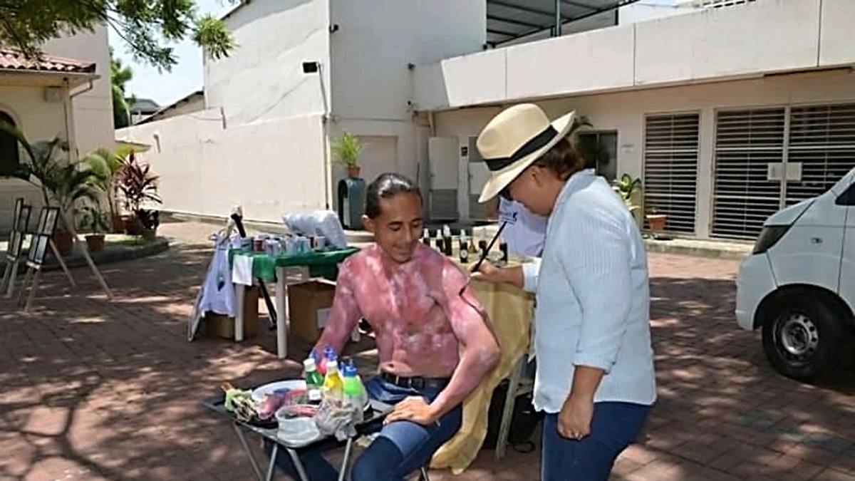 Durante la feria, la piel se convierte en un lienzo para algunos de los artistas.