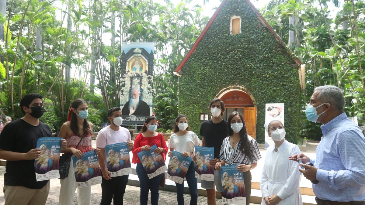 Participación. Jóvenes del santuario han preparado un acto especial.