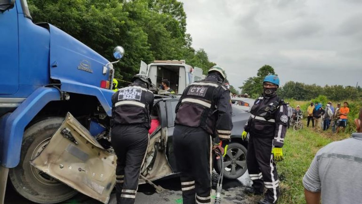 Así quedaron ambos vehículos tras la colisión.