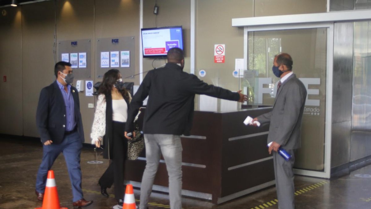 Diligencias. La contralora subrogante Valentina Zárate acudió el mes pasado a la Fiscalía General.