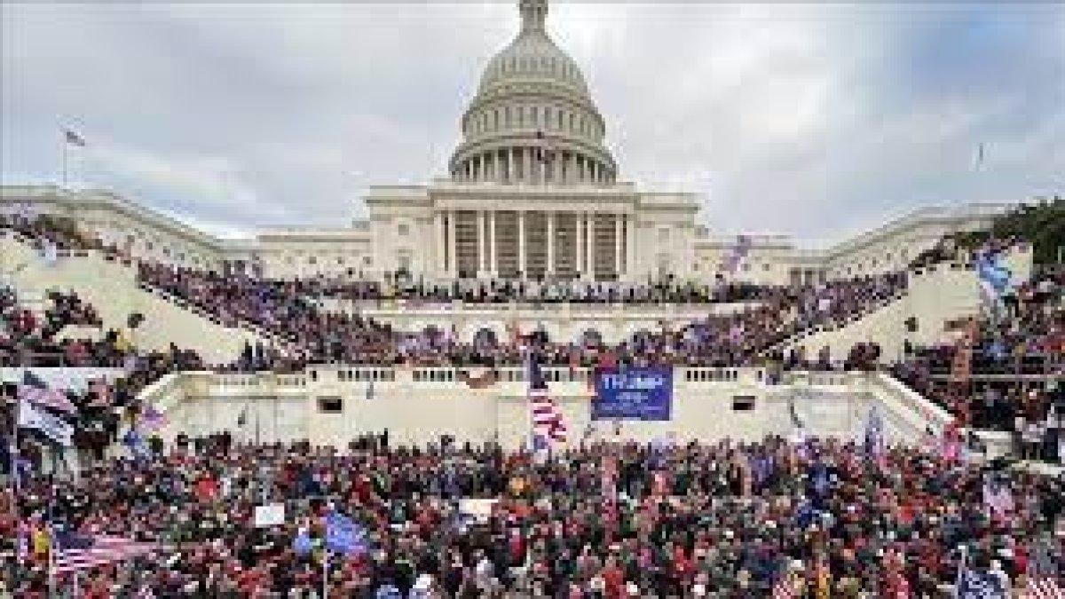 El Capitolio, que alberga las dos cámaras del Congreso de los Estados Unidos, fue blanco de ataques al inicio de este año