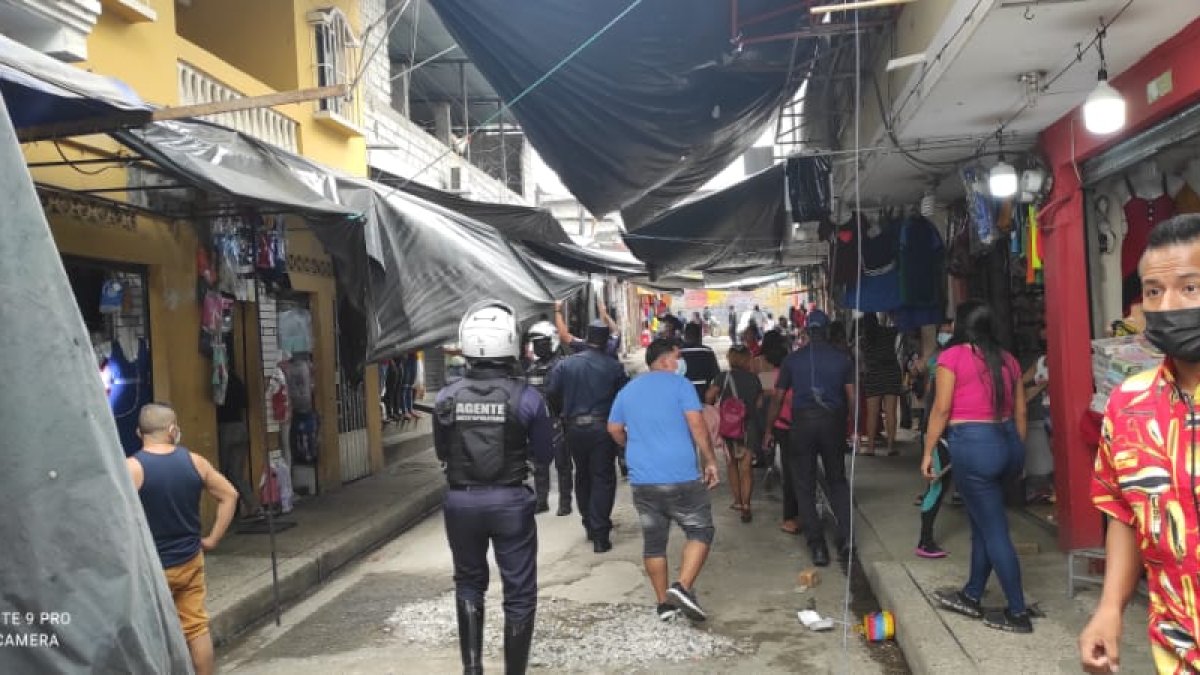 Las autoridades acudieron al lugar, luego de una serie de quejas ciudadanas.