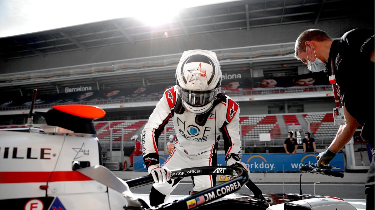 Juan Manuel Correa lució los colores de la bandera de Ecuador en su auto en el inicio del campeonato de F3.