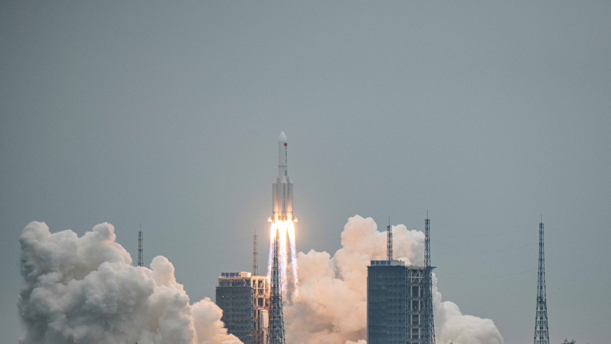 Tal como lo habían previsto los expertos, los restos cayeron la noche del sábado 8 de mayo (tiempo Ecuador).