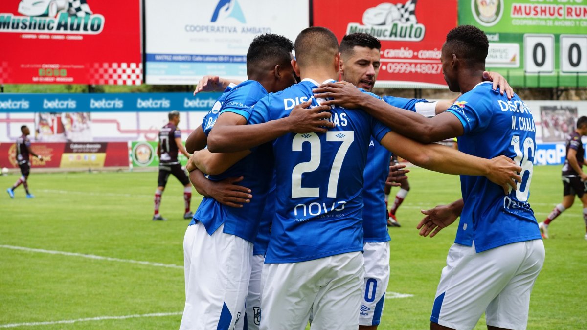 Universidad Católica se quedó con la victoria en Echaleche con una goleada.