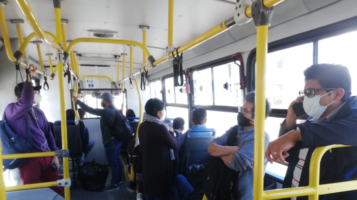 El regreso a la jornada laboral se chocó con la paralización transportista.