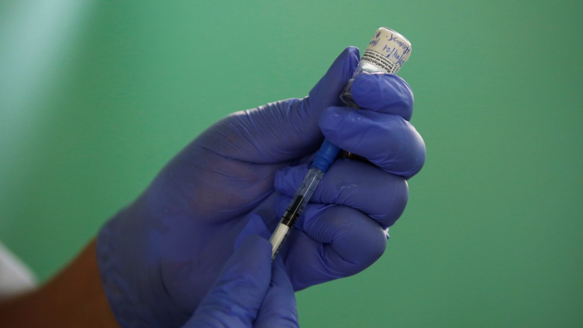 La joven fue hospitalizada por la sobredosis que recibió, pero ya está bien. Bienvenido Velasco / EFE