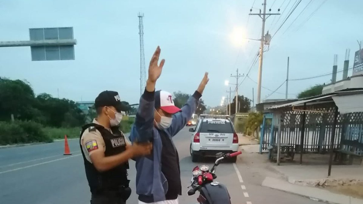 Los controles policiales no han cesado durante este régimen especial, que busca bajar la cifra de contagios de Covid-19.