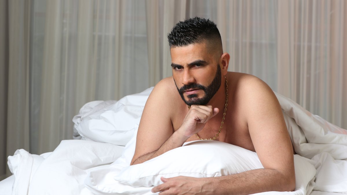 El diseñador celebrará sus dos décadas de carrera en un hotel de Guayaquil.