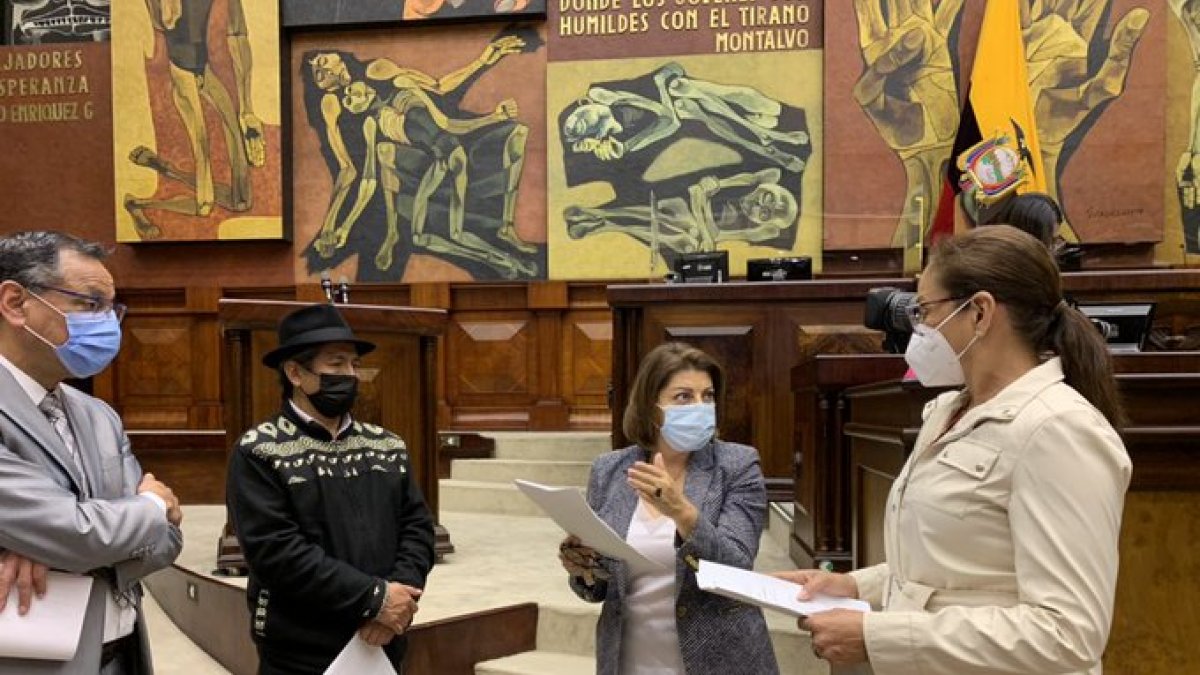 Cita. Los tres legisladores más votados preparan lo que será la primera sesión. Ayer estuvieron en el pleno.