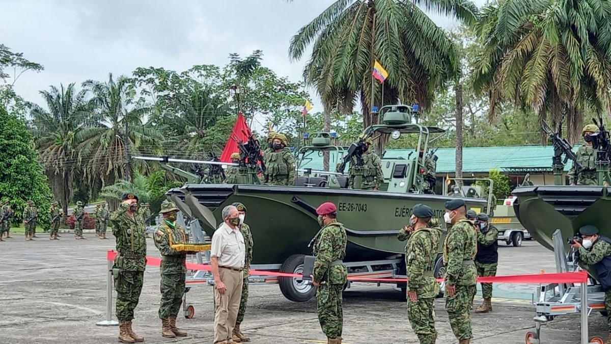 Entrega de las lanchas para posterior custodio del Río Napo.