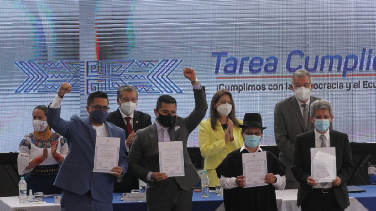 Quince asambleístas nacionales y sus respectivos suplentes recibieron su nombramiento por parte de las autoridades del CNE.