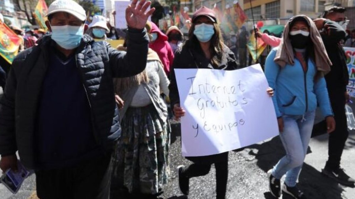 La protesta en la ciudad de el Alto, incluyó pedidos como la contratación de más maestros y mejoras en las escuelas 