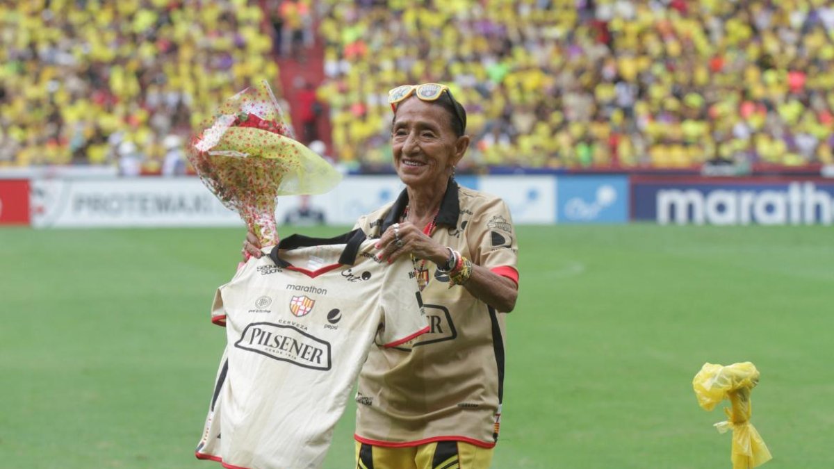 Año 2017, María Malagón recibió un homenaje en la cancha del Monumental.