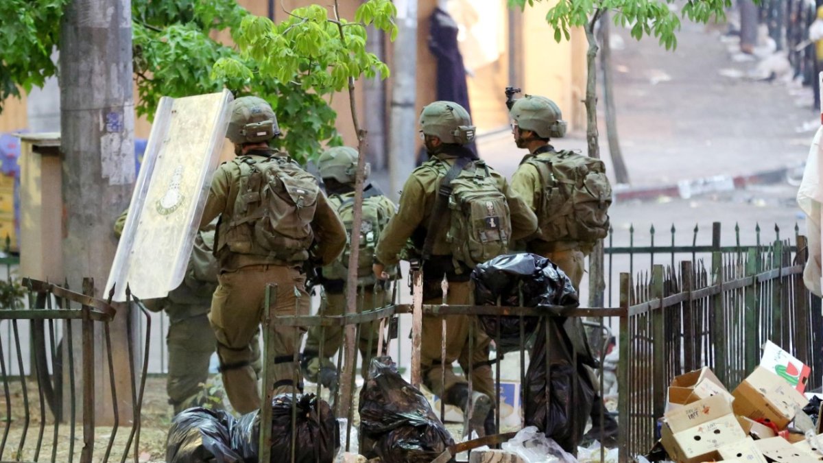 Los enfrentamientos entre palestinos y la Policía israelí en la Explanada de las Mezquitas volvieron esta noche a Jerusalén.