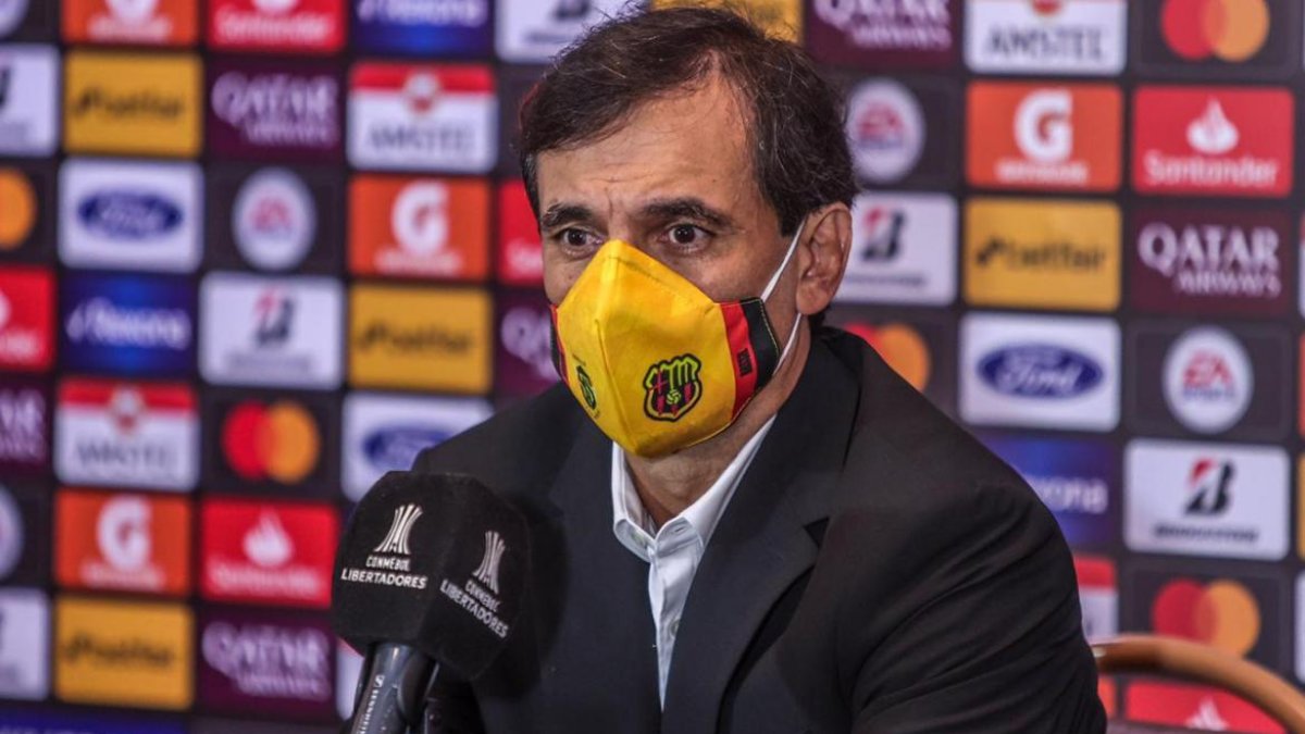 Fabián Bustos, entrenador de Barcelona, manifestó que todo está en manos del grupo que lo representa.