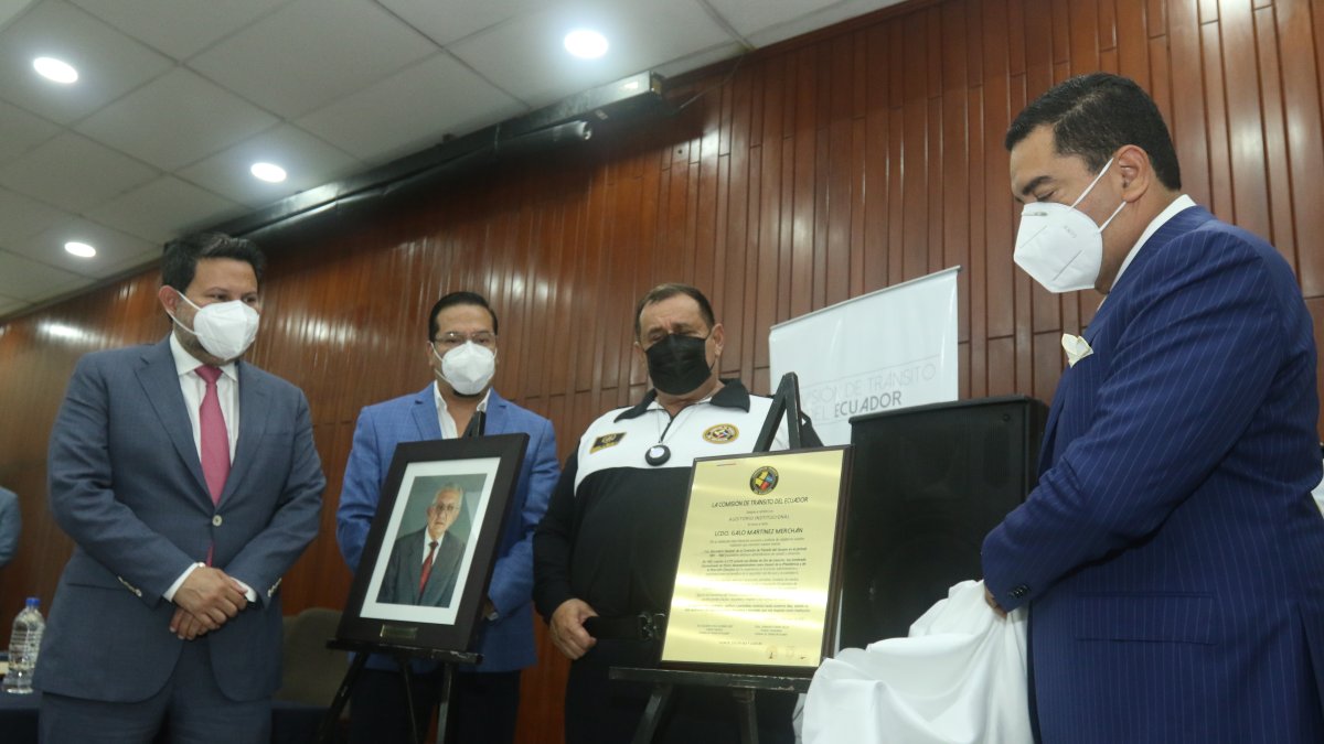 Ceremonia. El develamiento de la placa del auditorio se desarrolló ayer en la comandancia norte de la CTE.